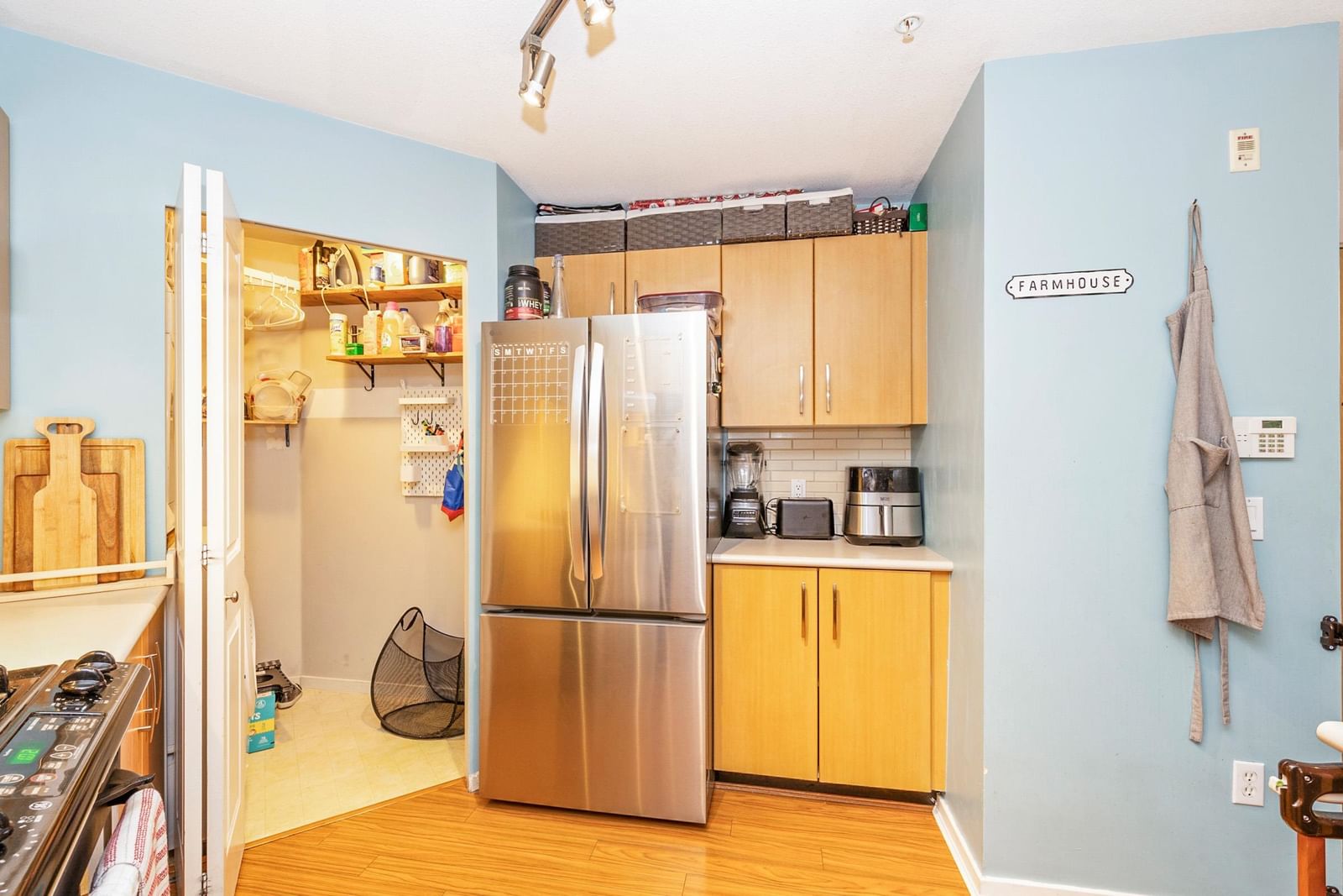 Listing Image 8