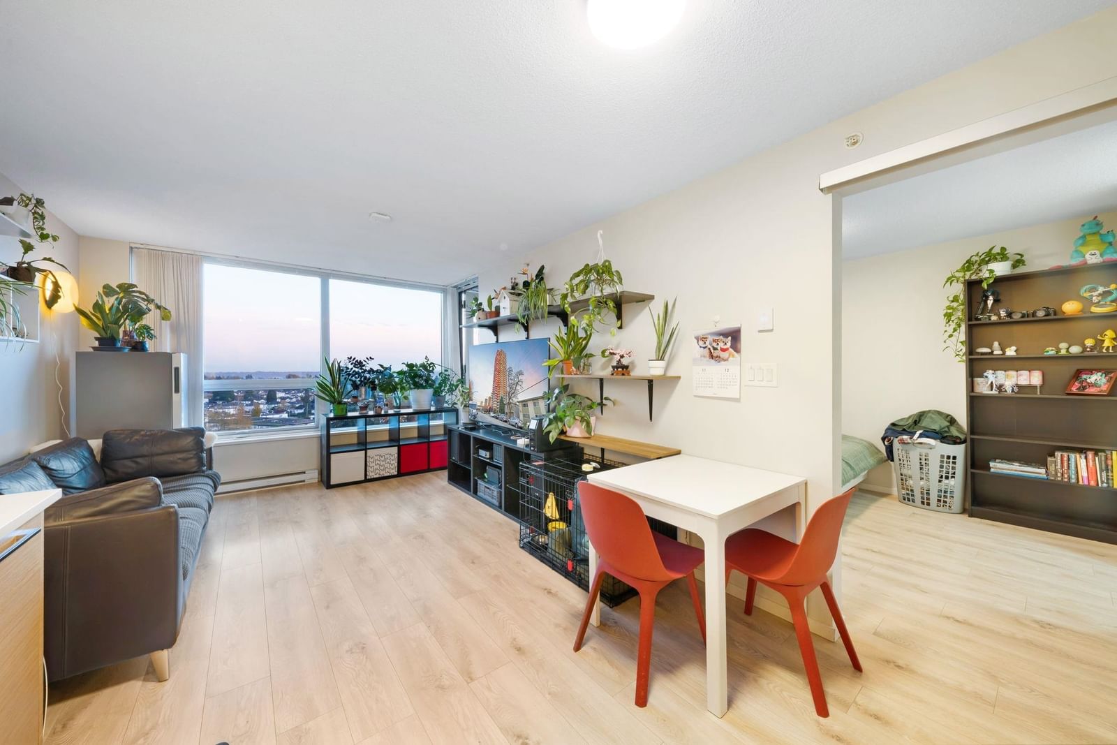 Listing Image 5