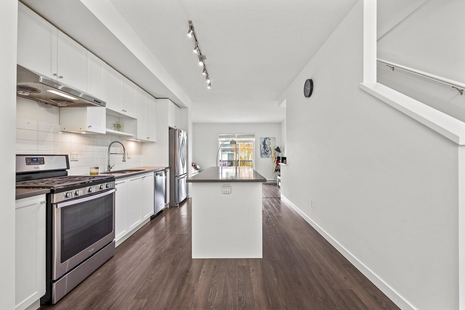 Listing Image 12