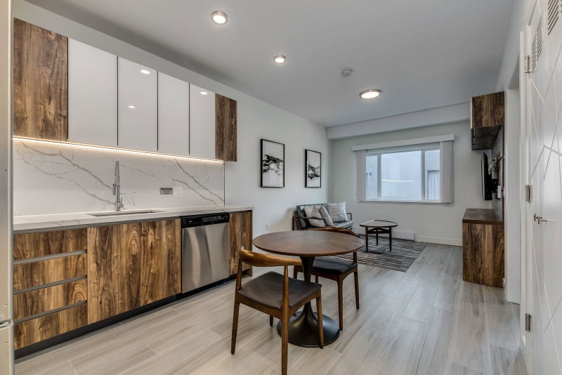 203 - 1168 Pendrell Street