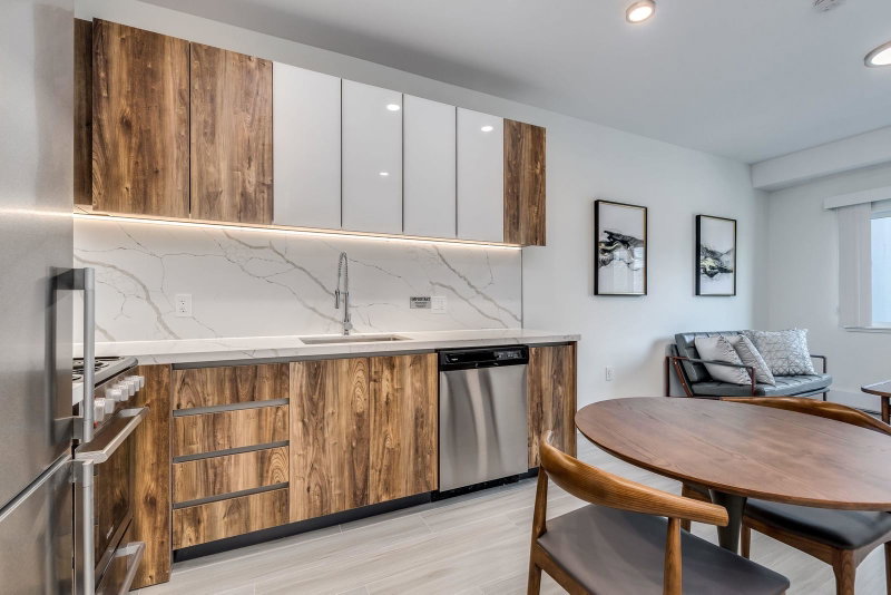 203 - 1168 Pendrell Street