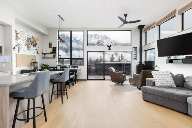 50 - 4000 Sunstone Way