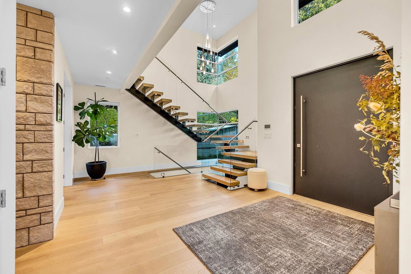 5141 Sarita Avenue, North Vancouver, V7R 2M4 | Image 2