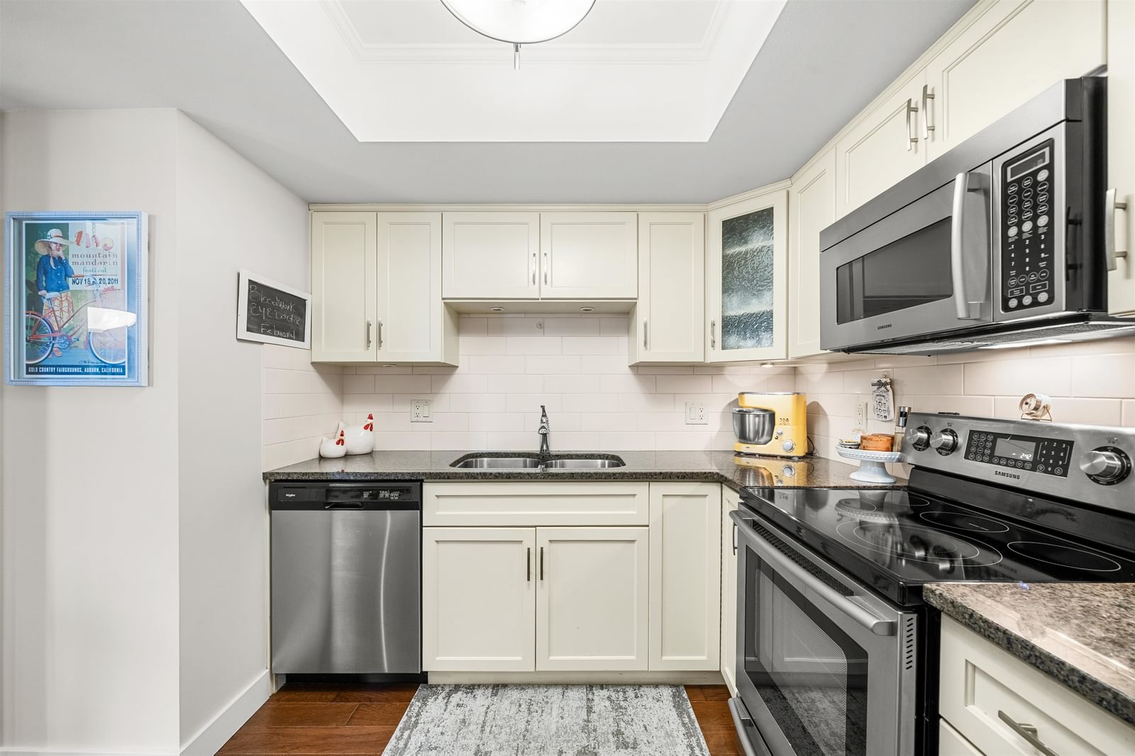 Listing Image 12