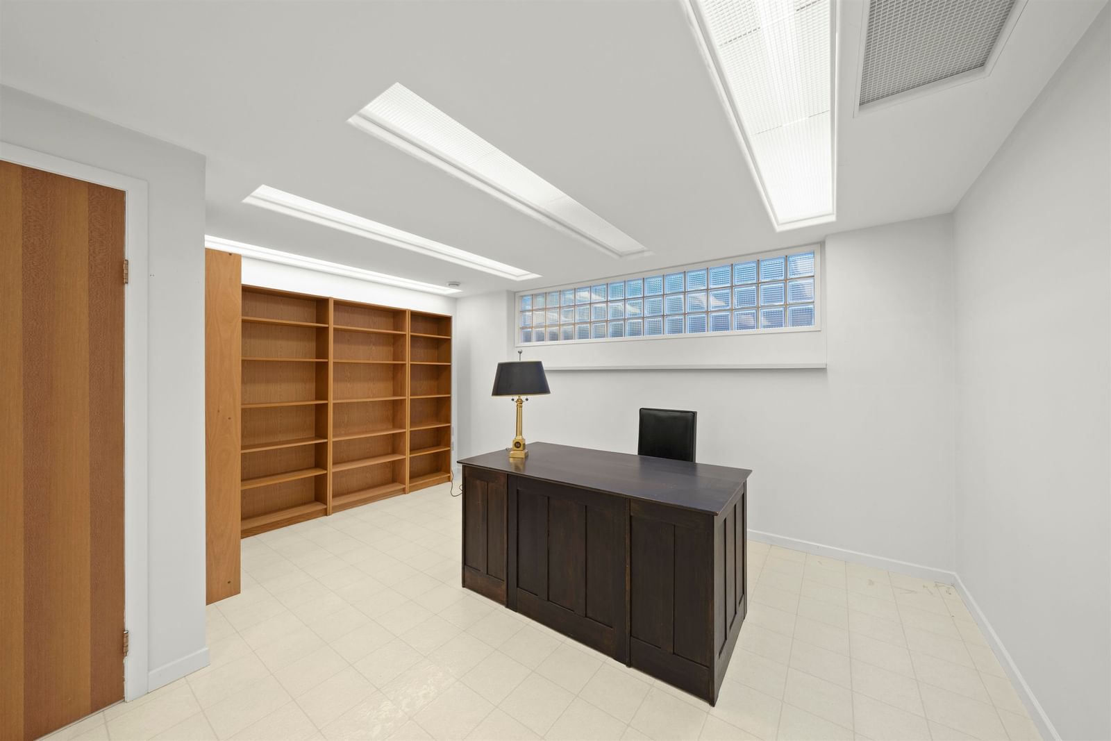 Listing Image 24