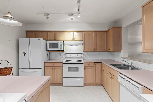 208 - 2575 Ware Street