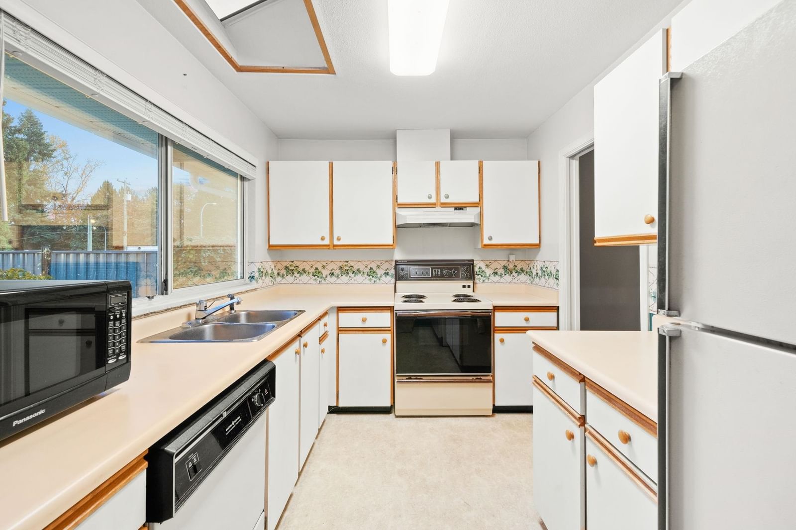 Listing Image 12
