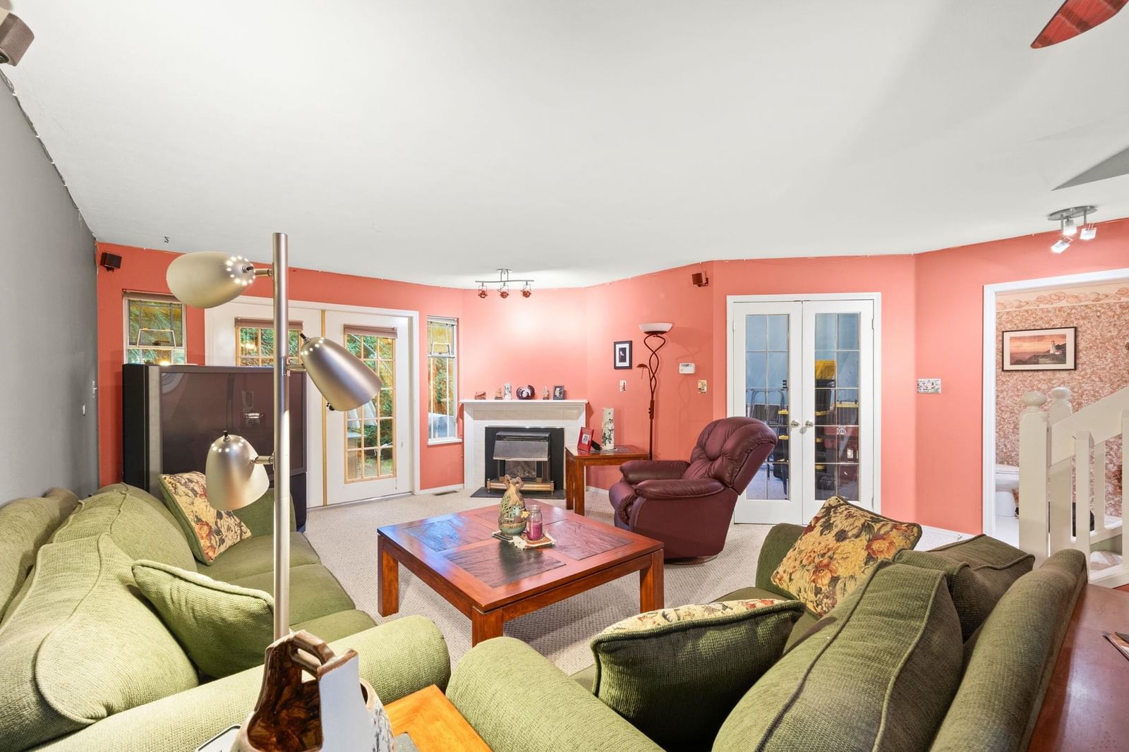 Listing Image 9