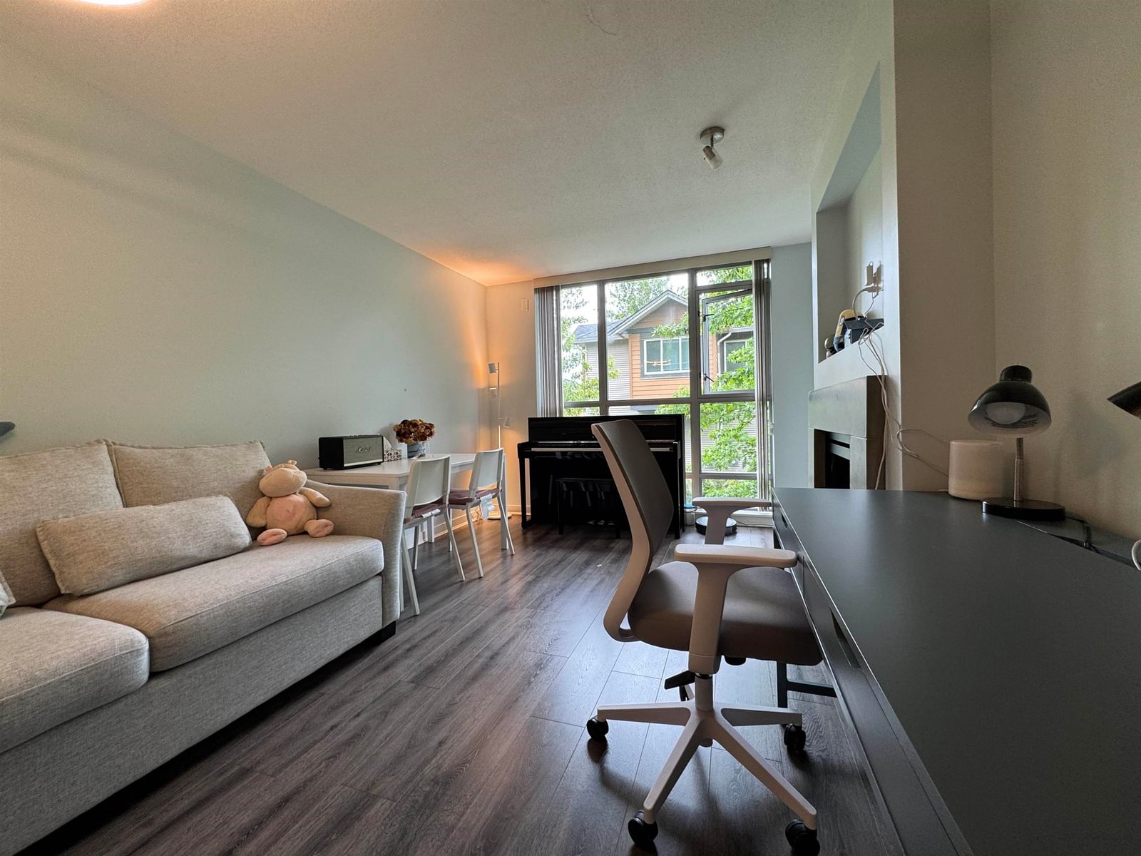 Listing Image 11