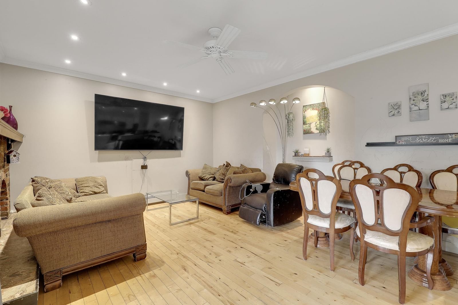 Listing Image 12