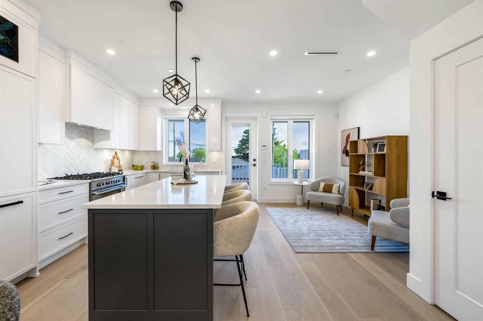Listing Image 10