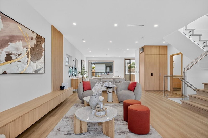 7 Howard Avenue, Burnaby, V5B 1J6 | Image 2