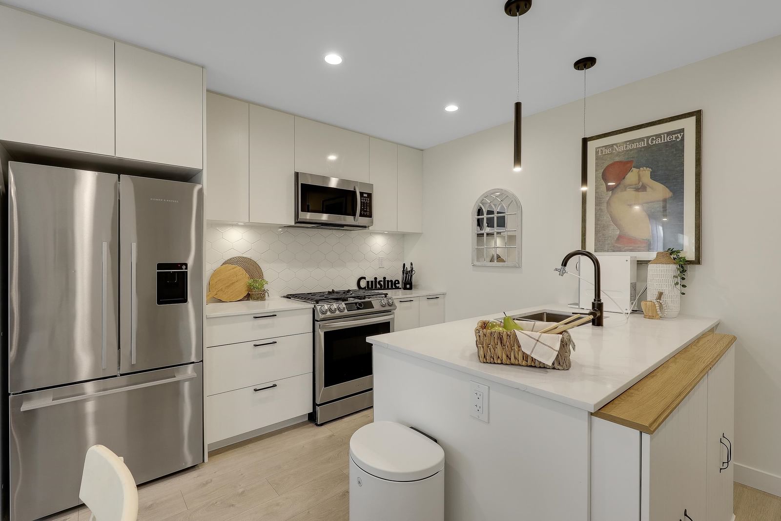 Listing Image 10