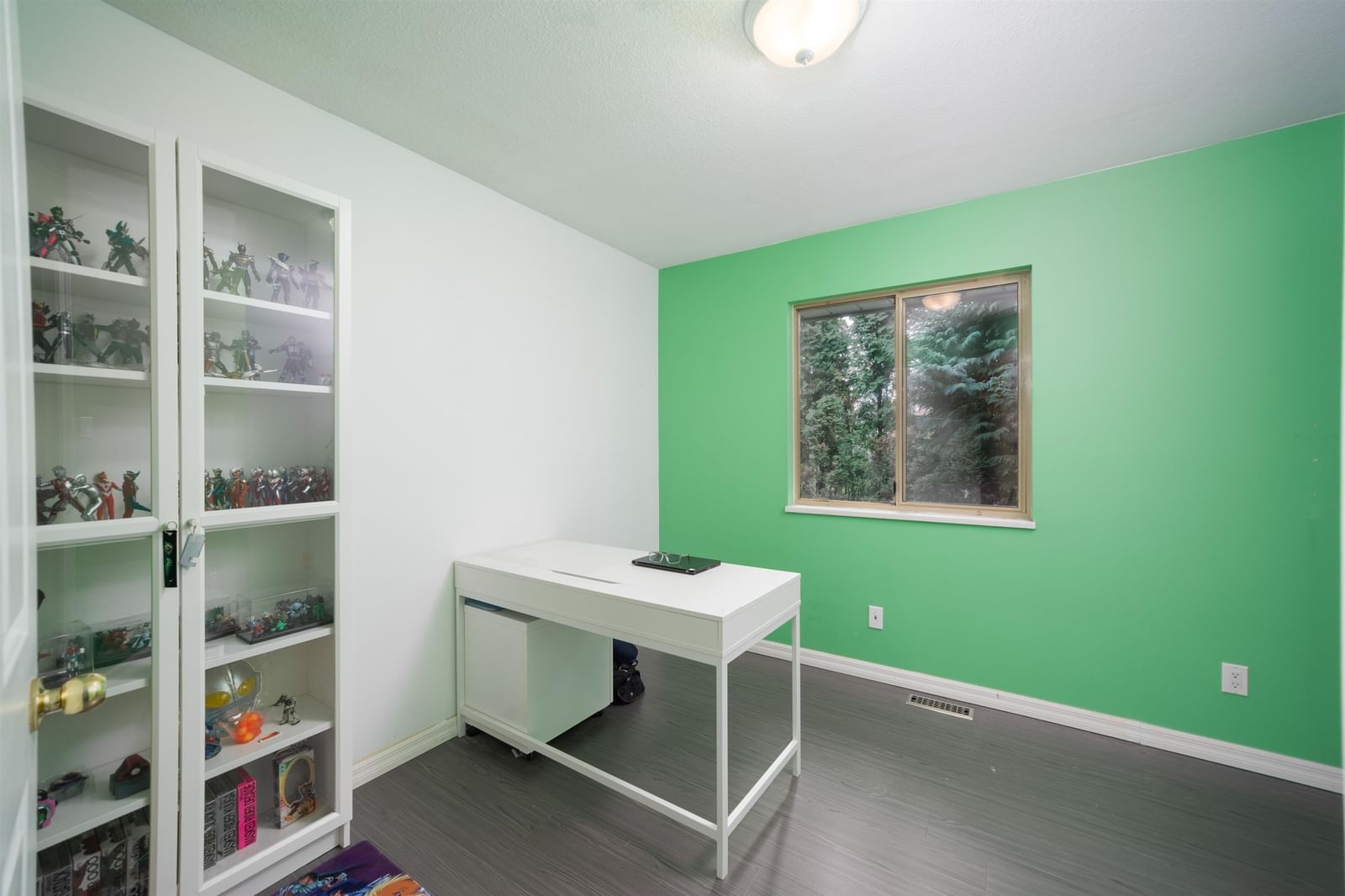 Listing Image 8