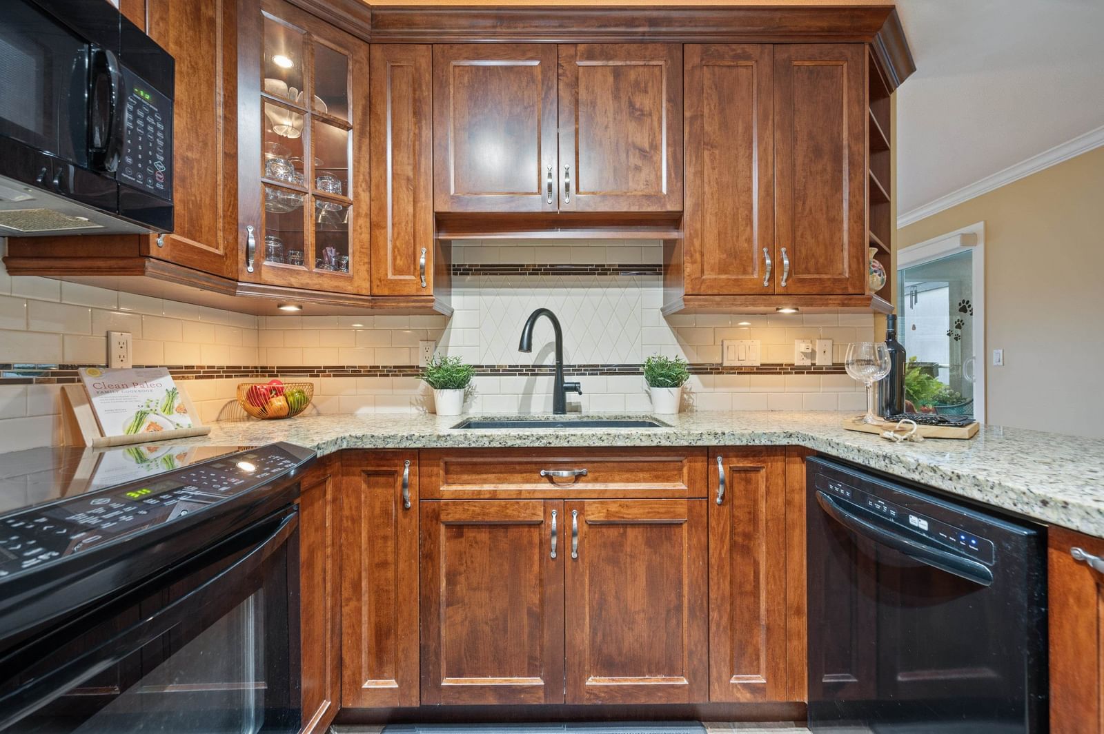 Listing Image 12