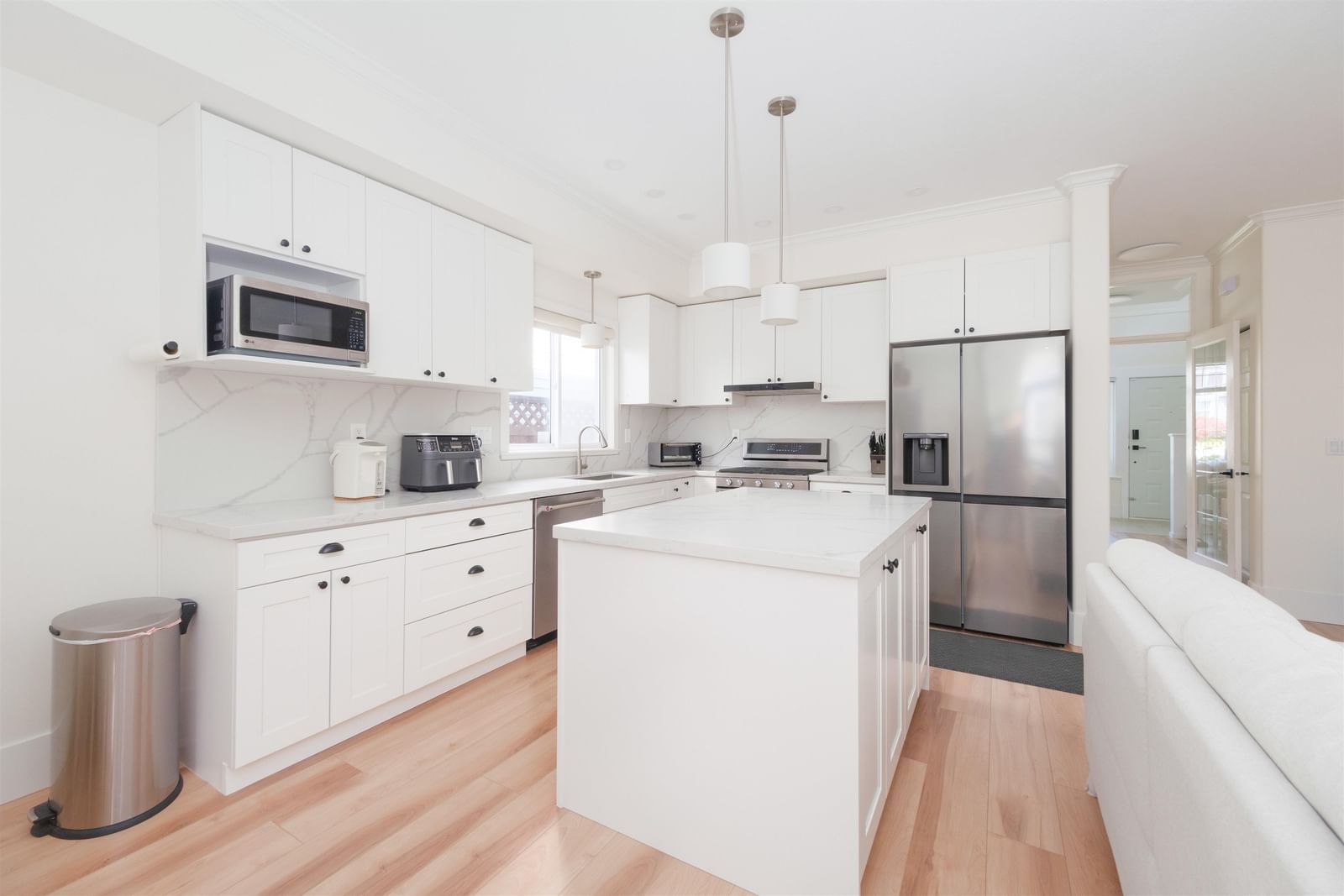 Listing Image 9