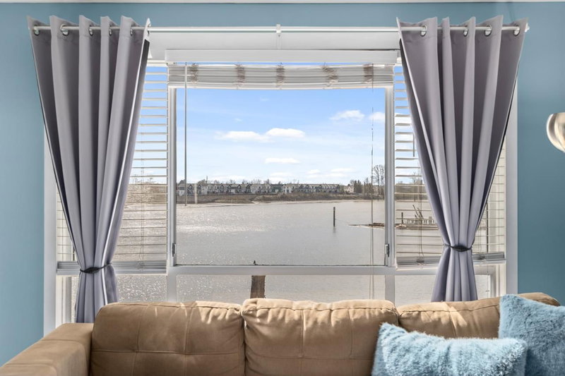 312 - 6 Renaissance Square, New Westminster, V3M 6N8 | Image 3