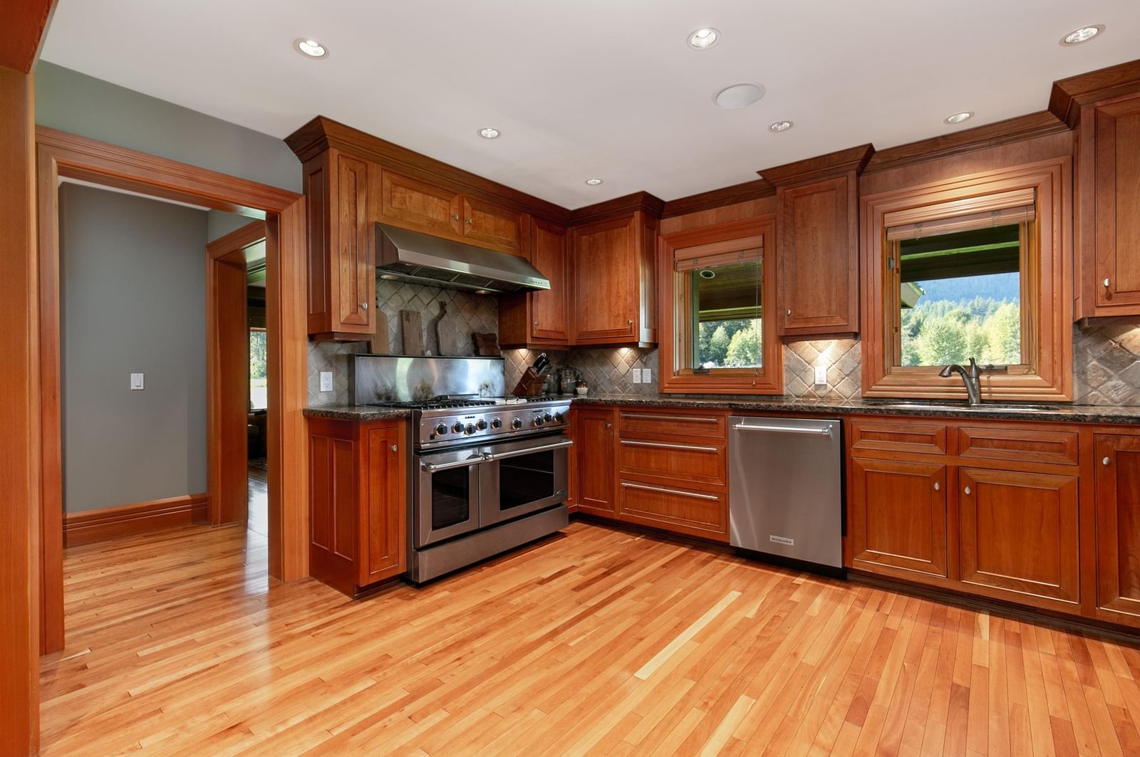 Listing Image 11