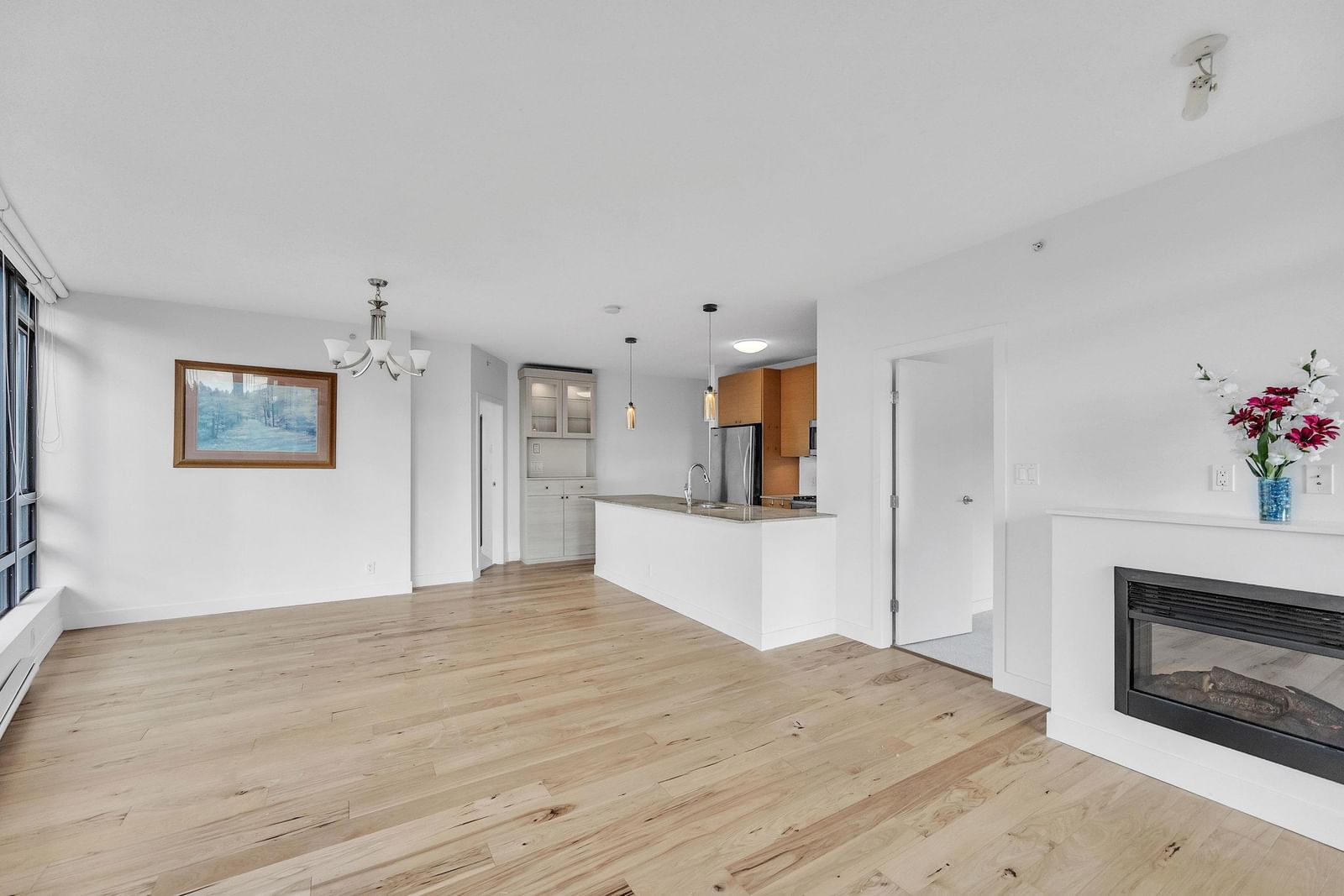 Listing Image 17