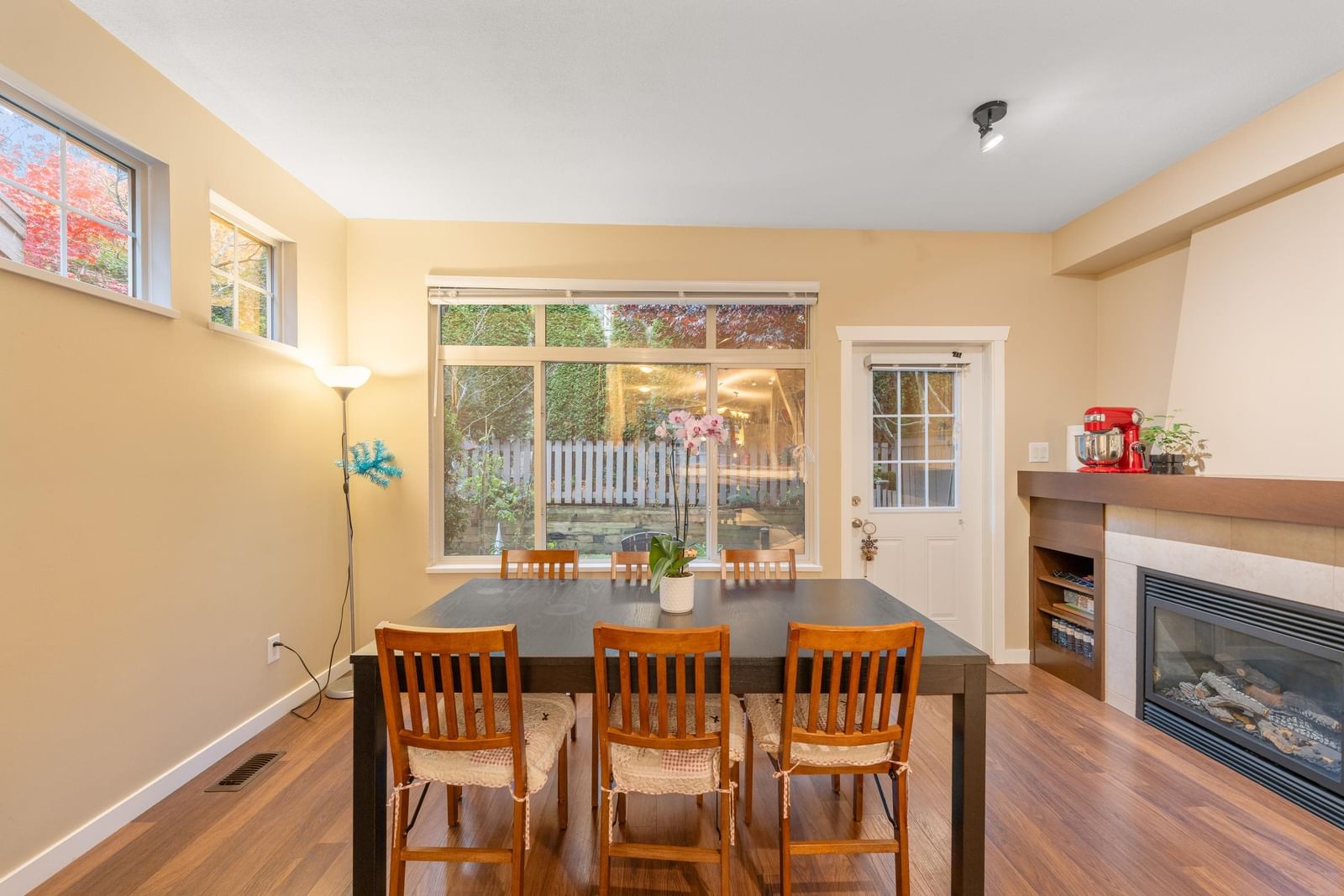 Listing Image 12
