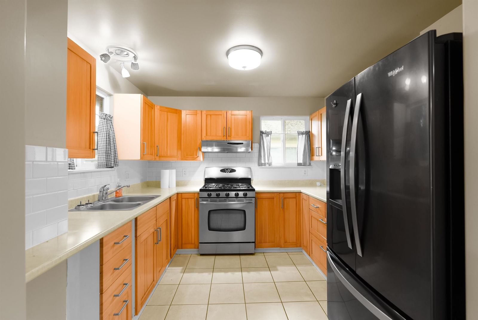 Listing Image 4