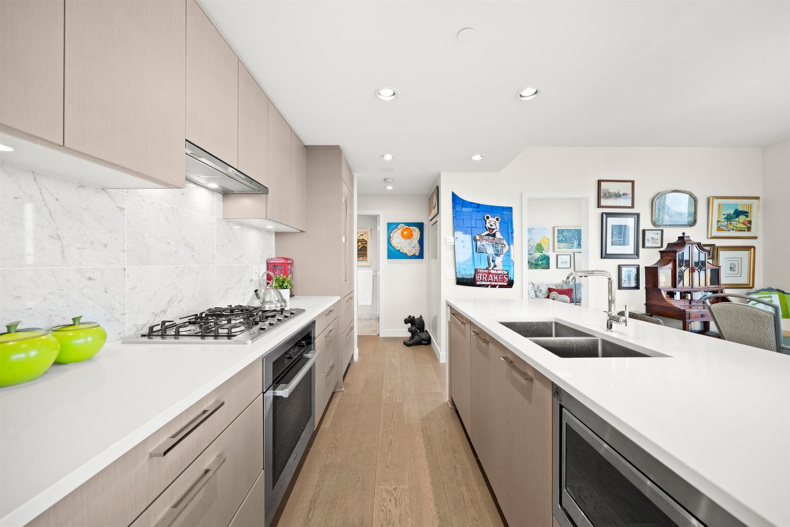 Listing Image 10
