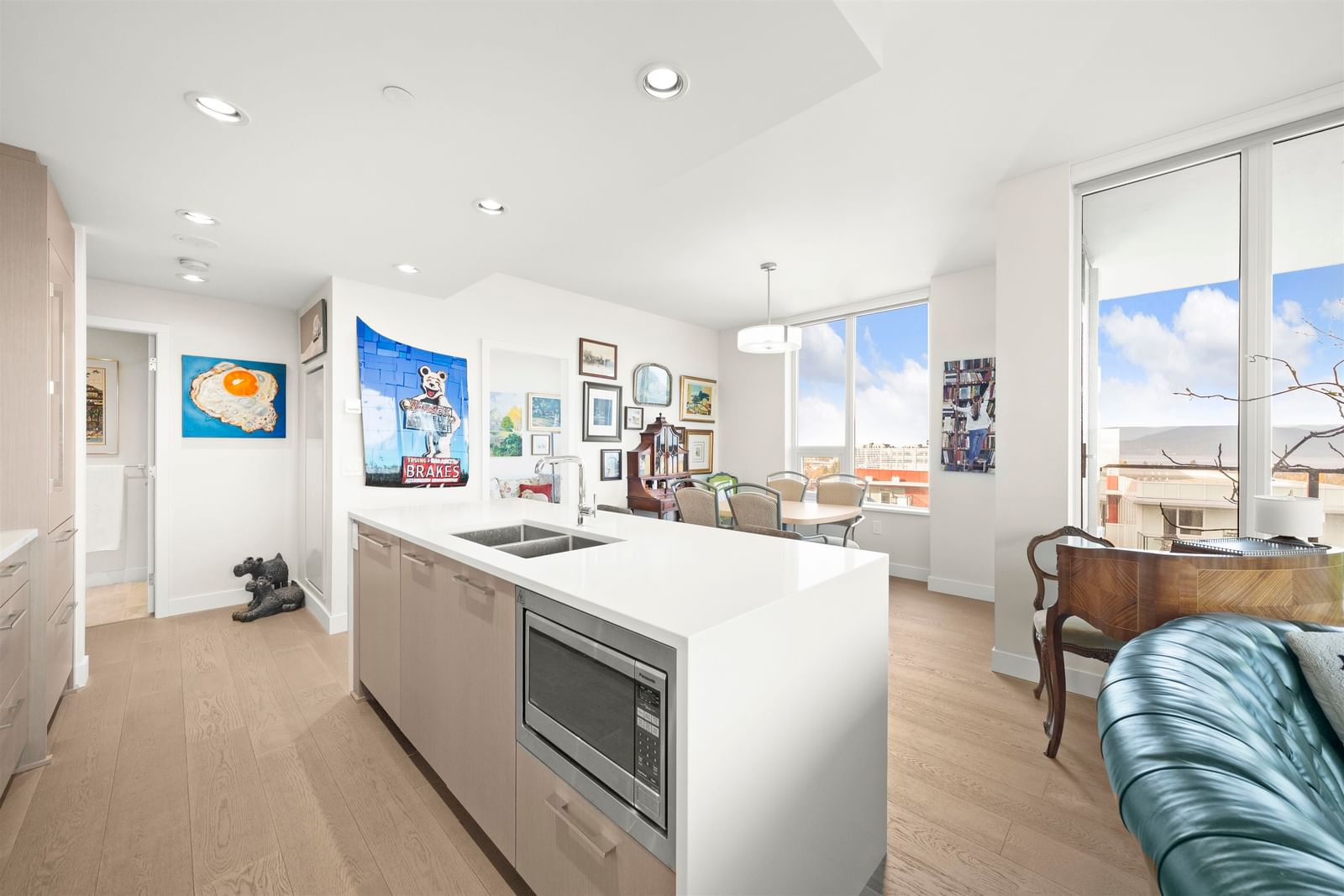 Listing Image 11