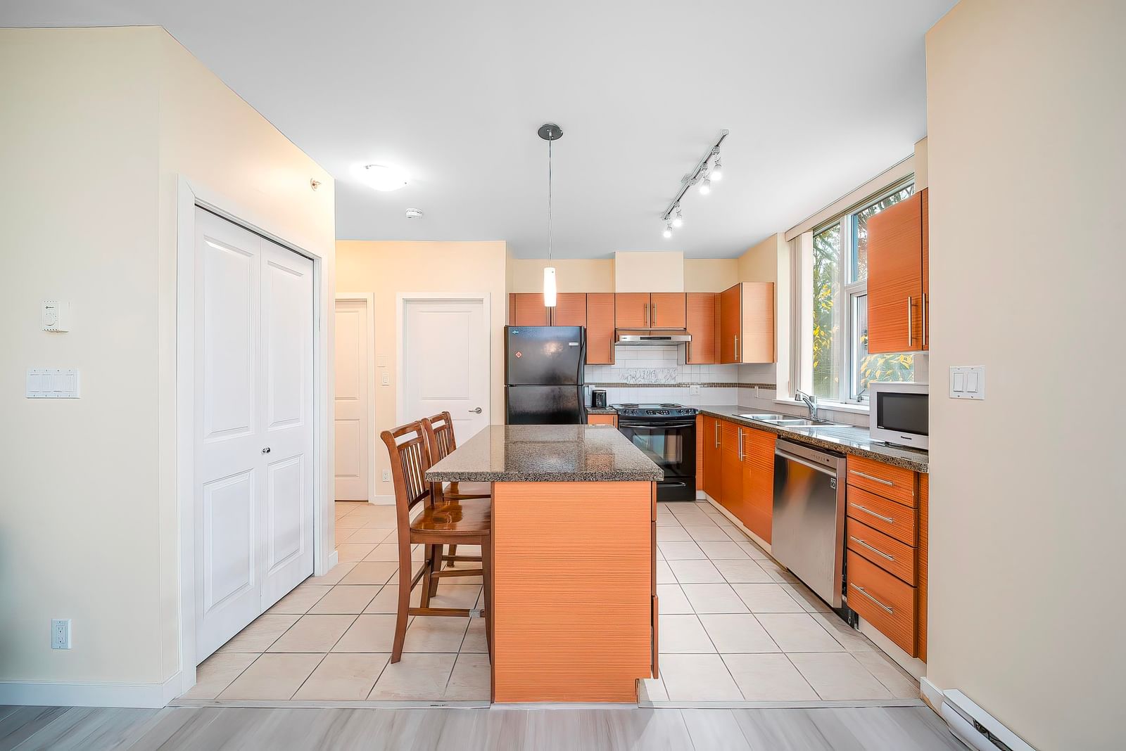 Listing Image 18