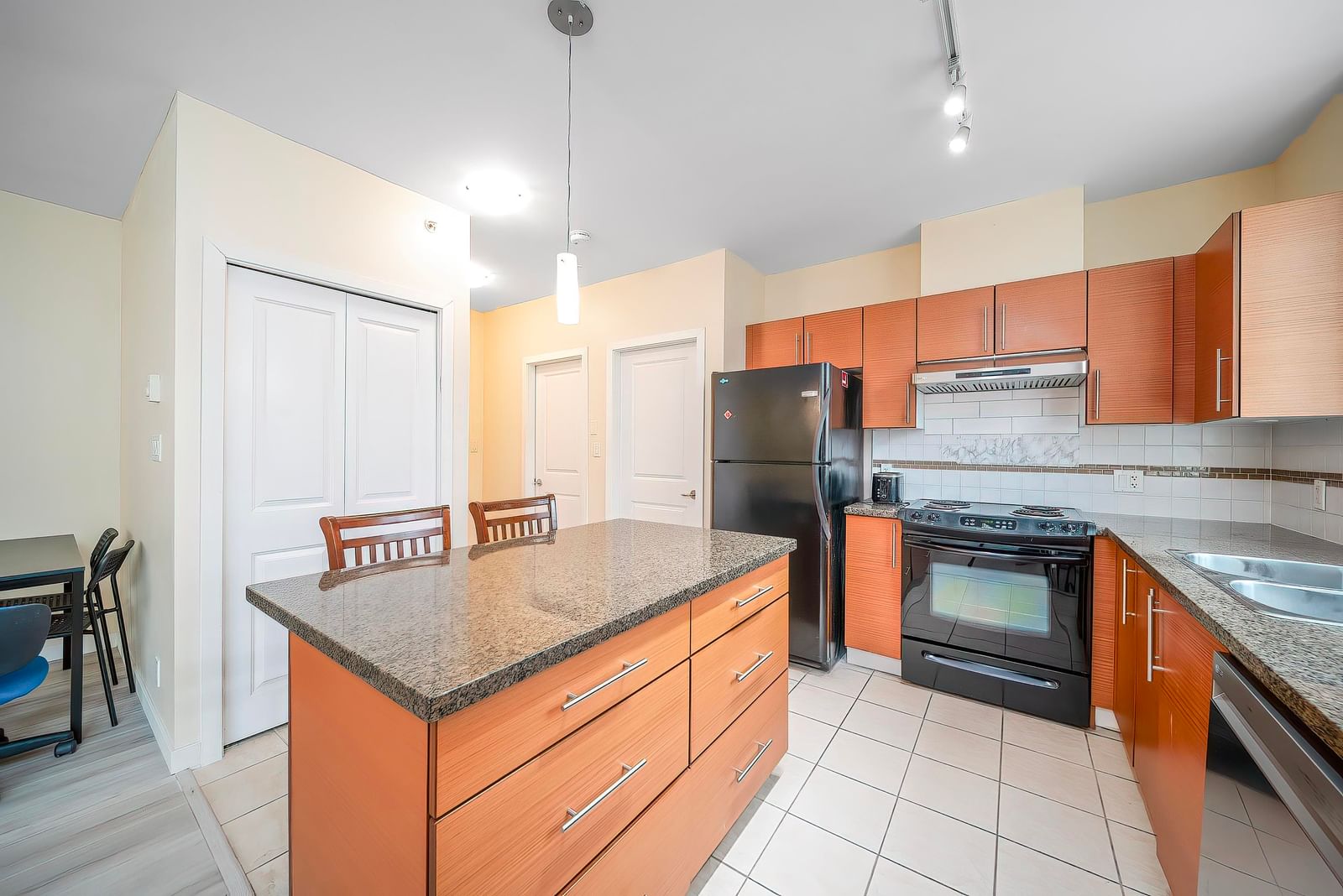 Listing Image 19