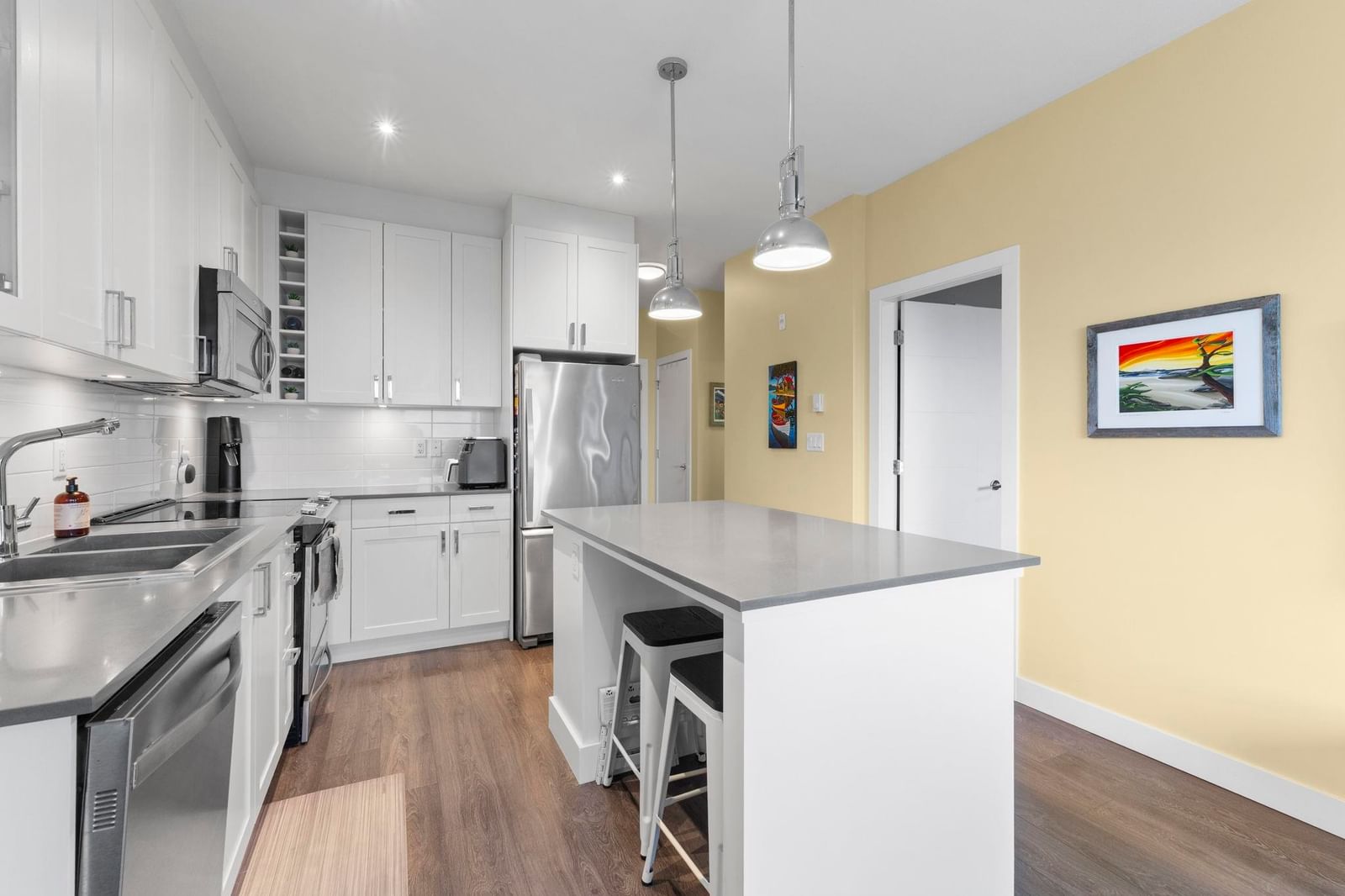 Listing Image 10