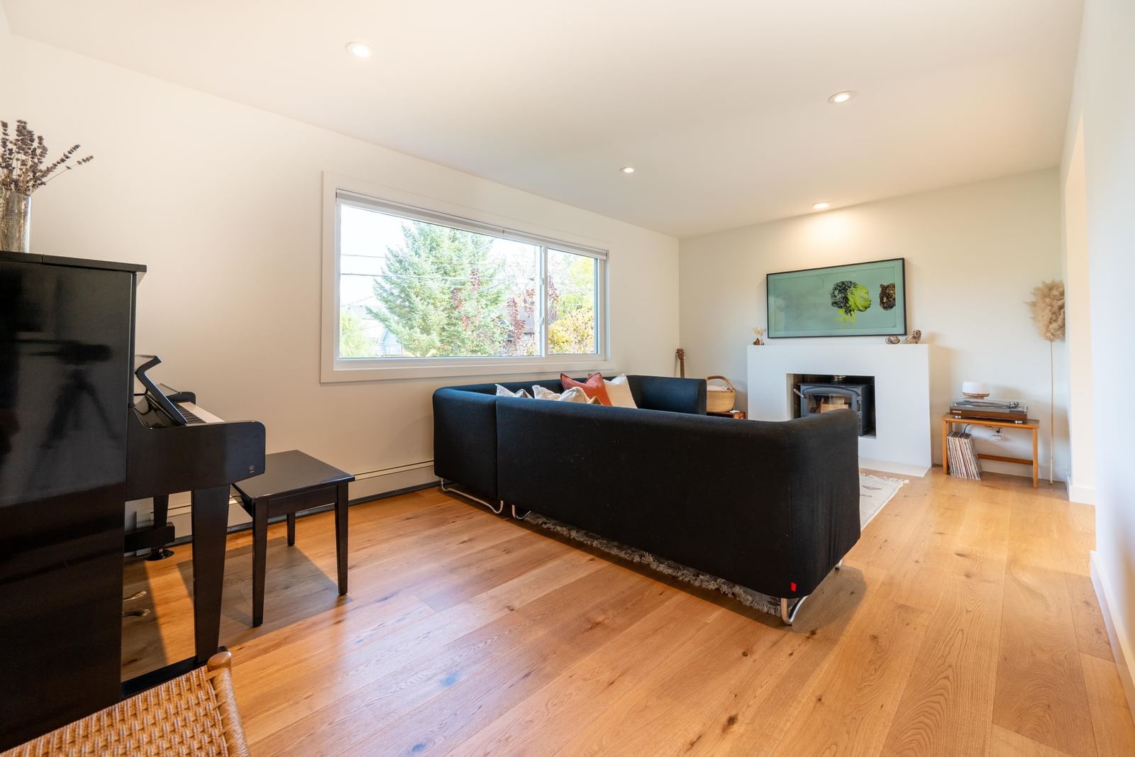Listing Image 12
