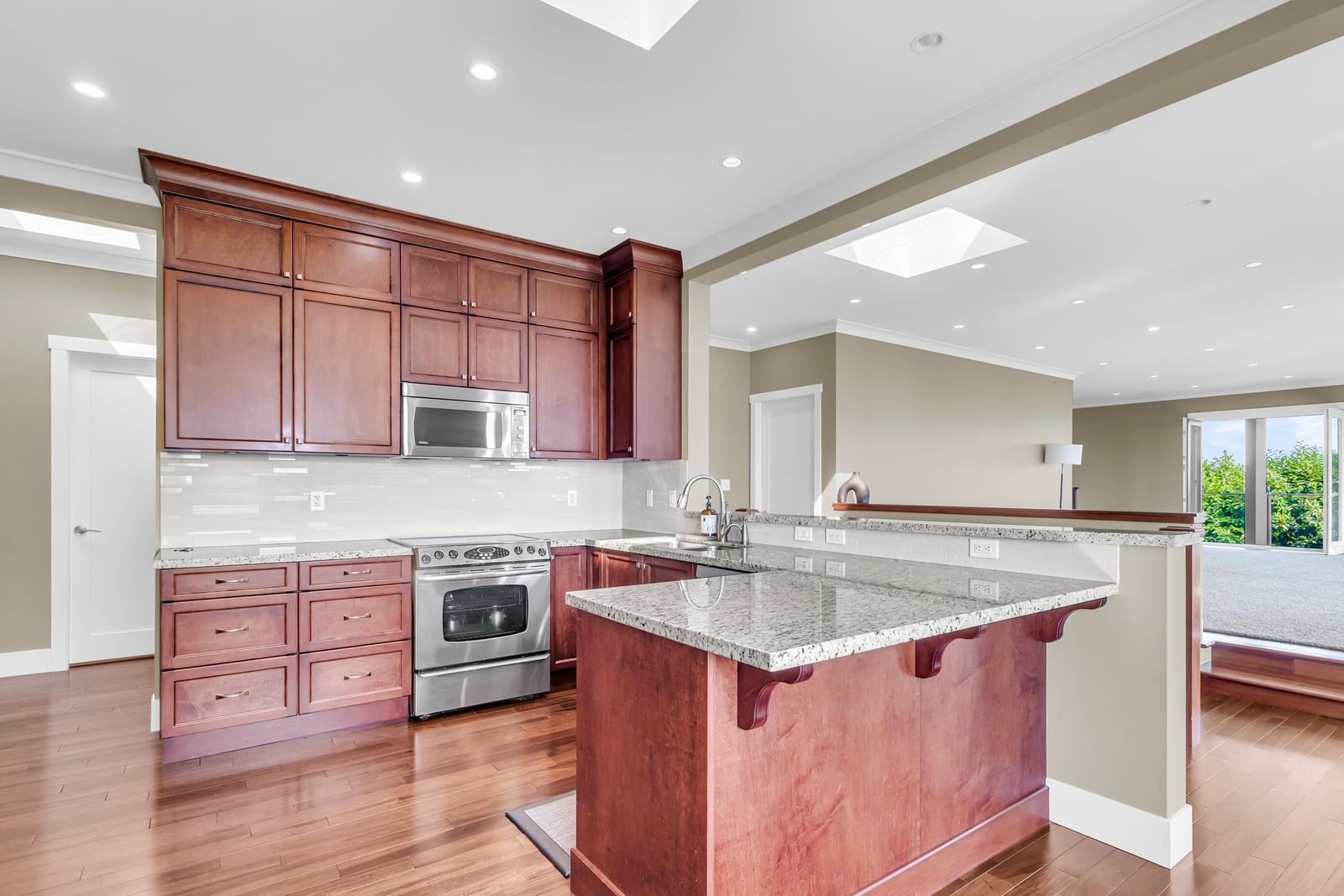 Listing Image 11
