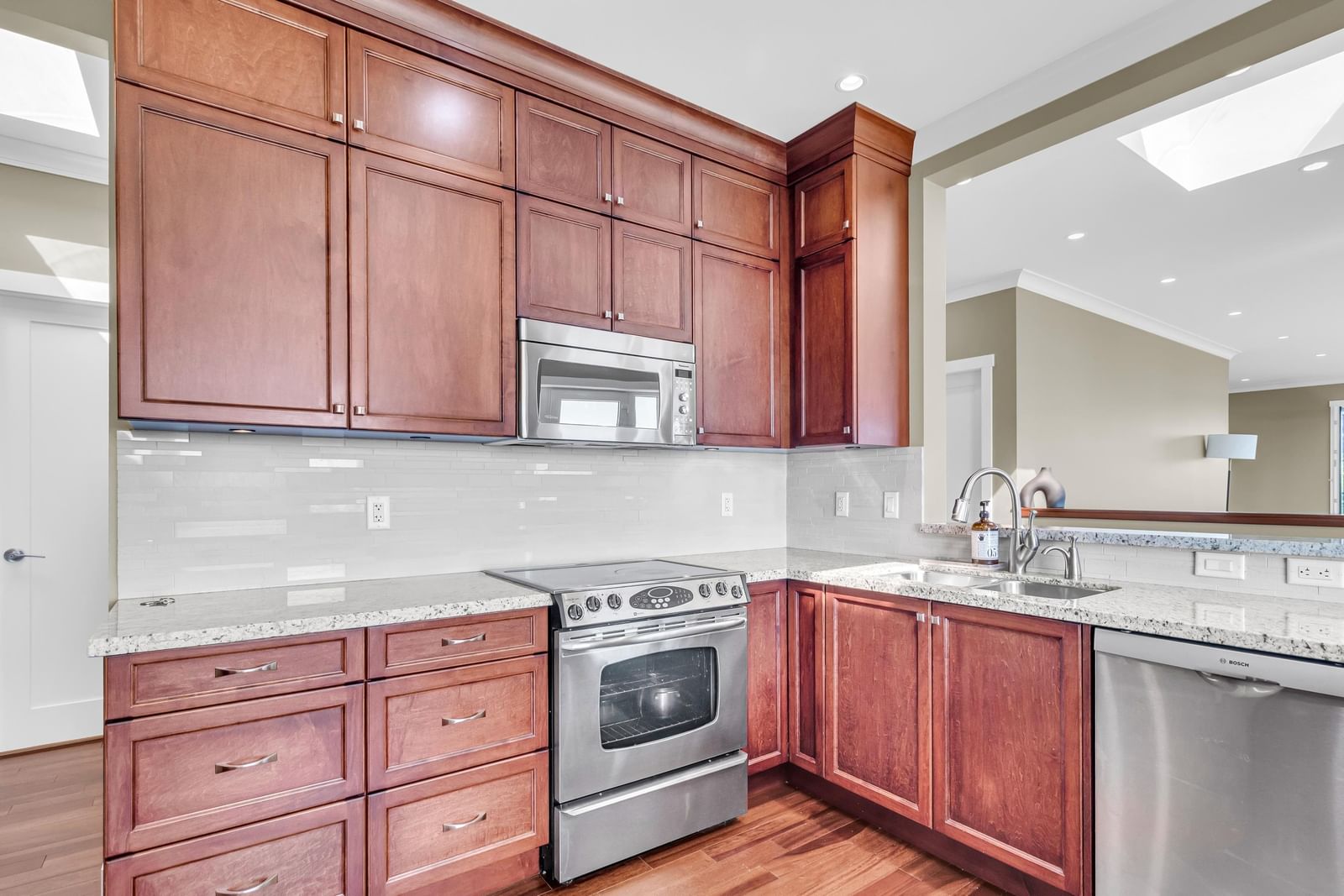 Listing Image 12