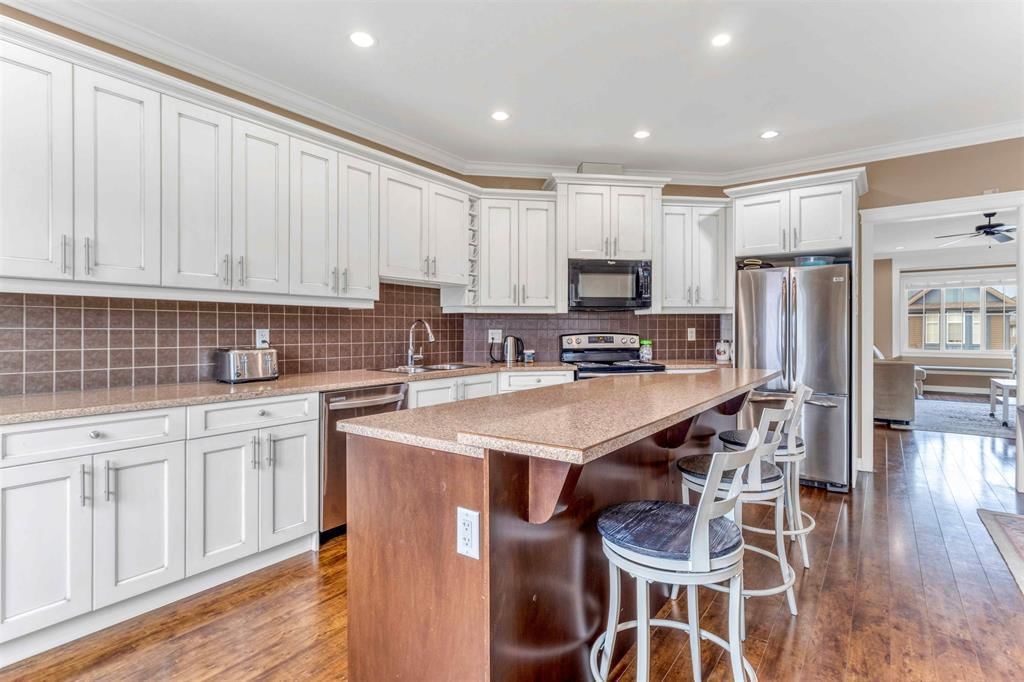 Listing Image 10