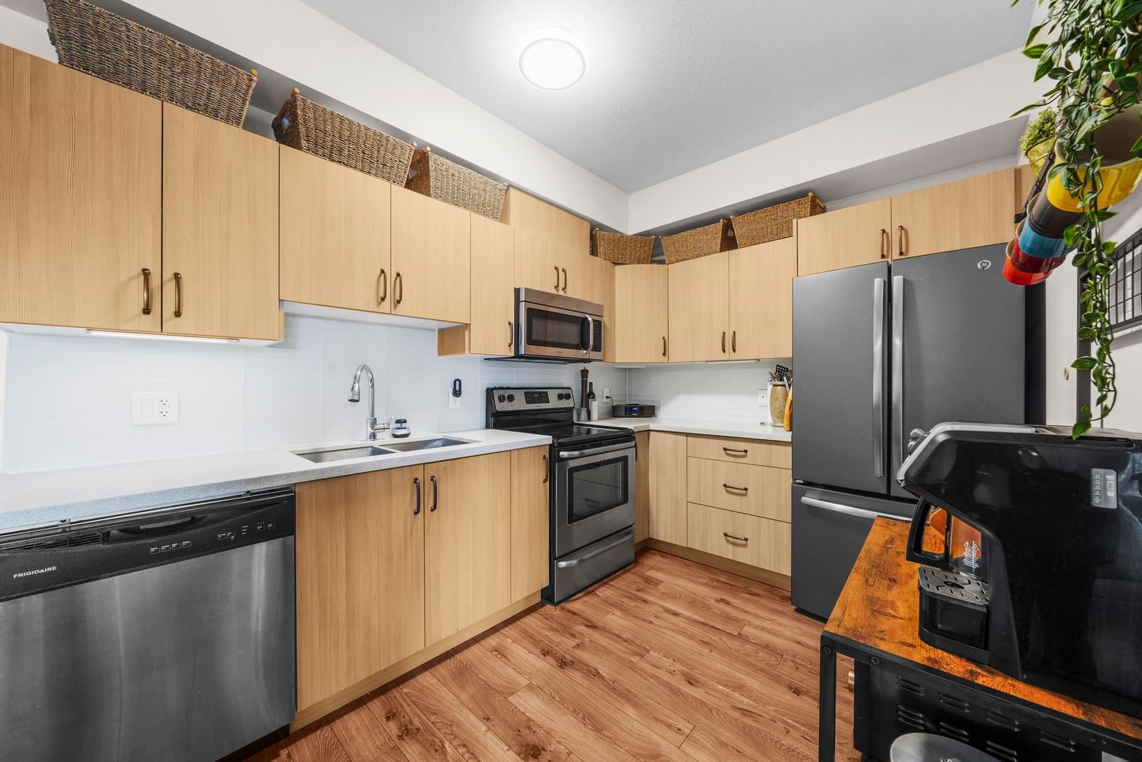 Listing Image 13