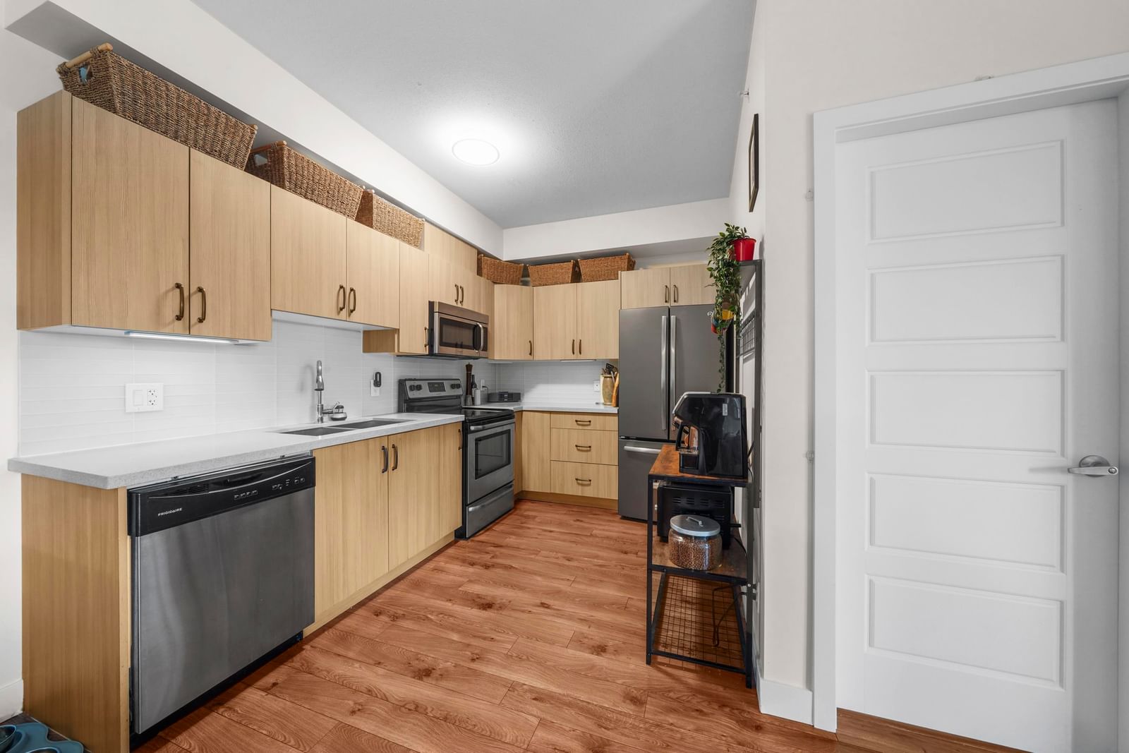 Listing Image 14