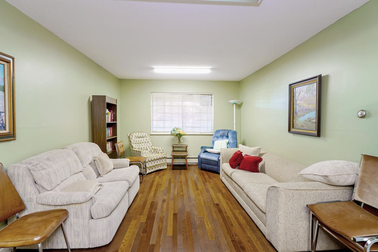 Listing Image 5