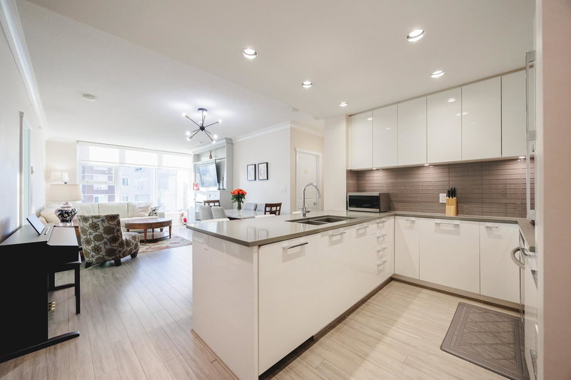 2205 - 3102 Windsor Gate, Coquitlam, V3B 0J3 | Image 3