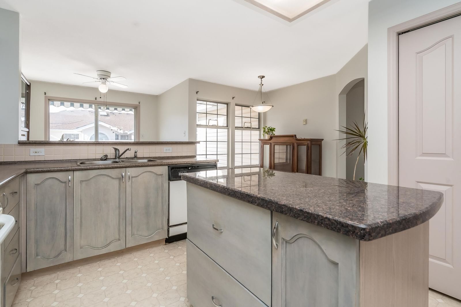 Listing Image 15