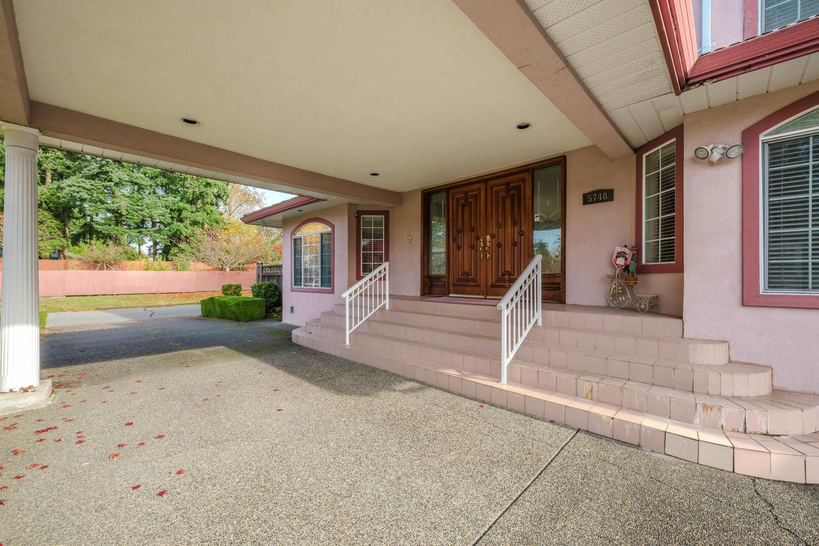 Listing Image 4