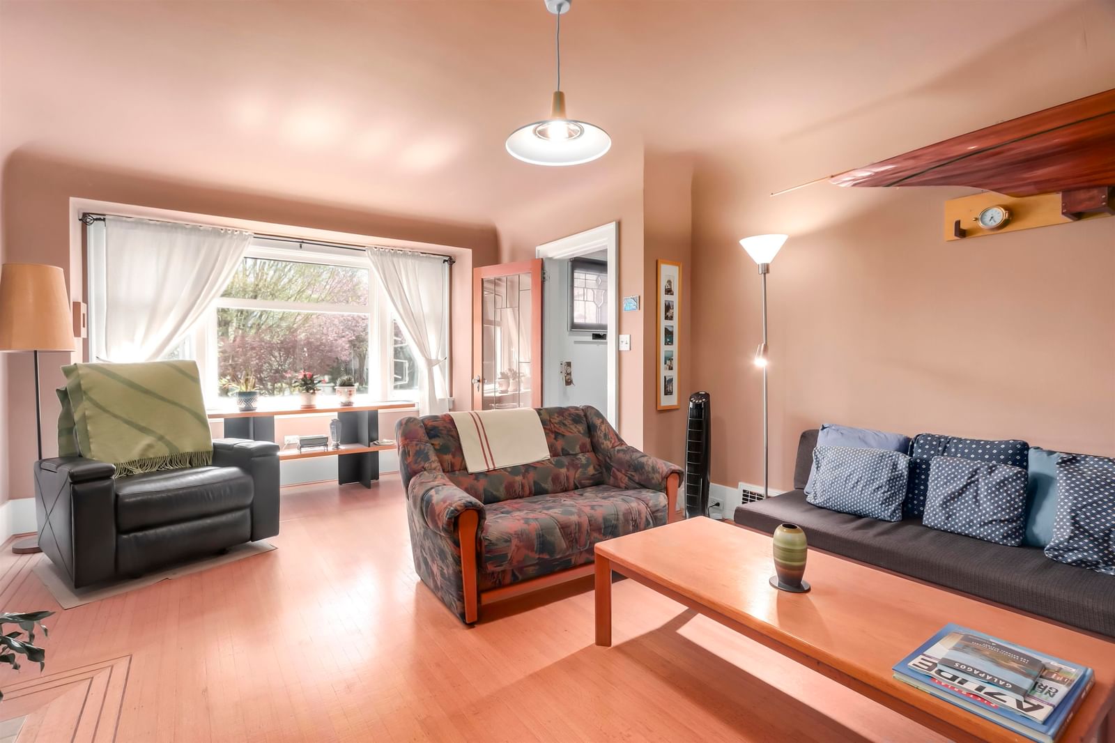 Listing Image 5