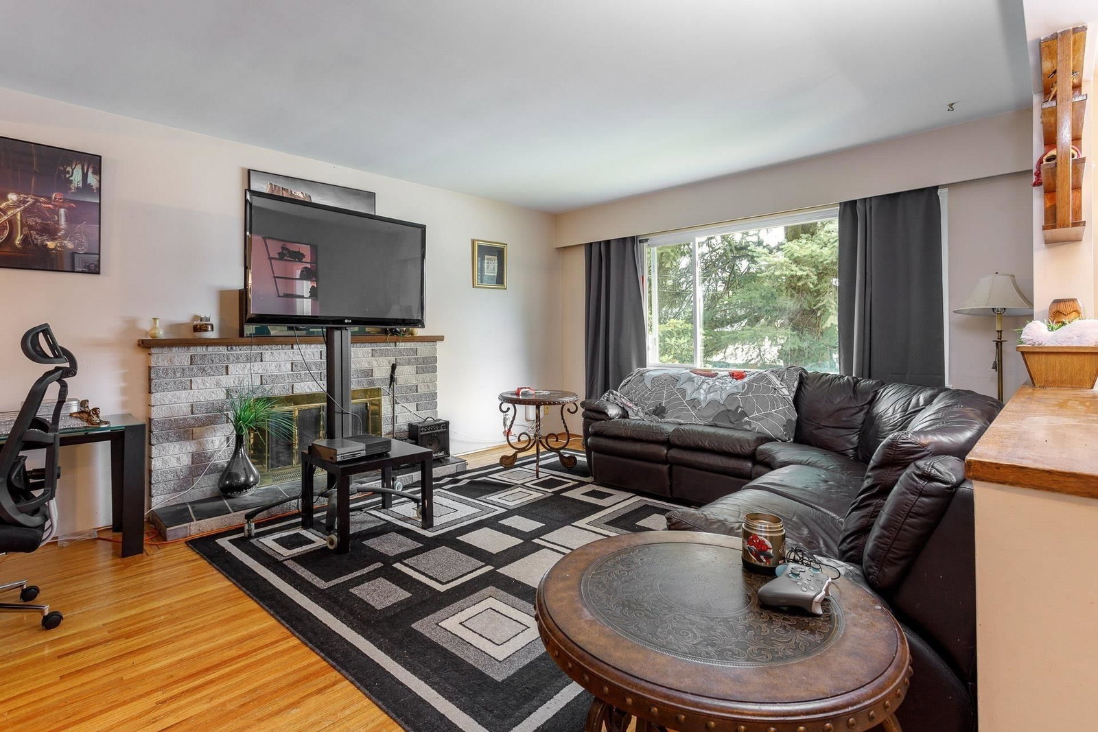 Listing Image 8