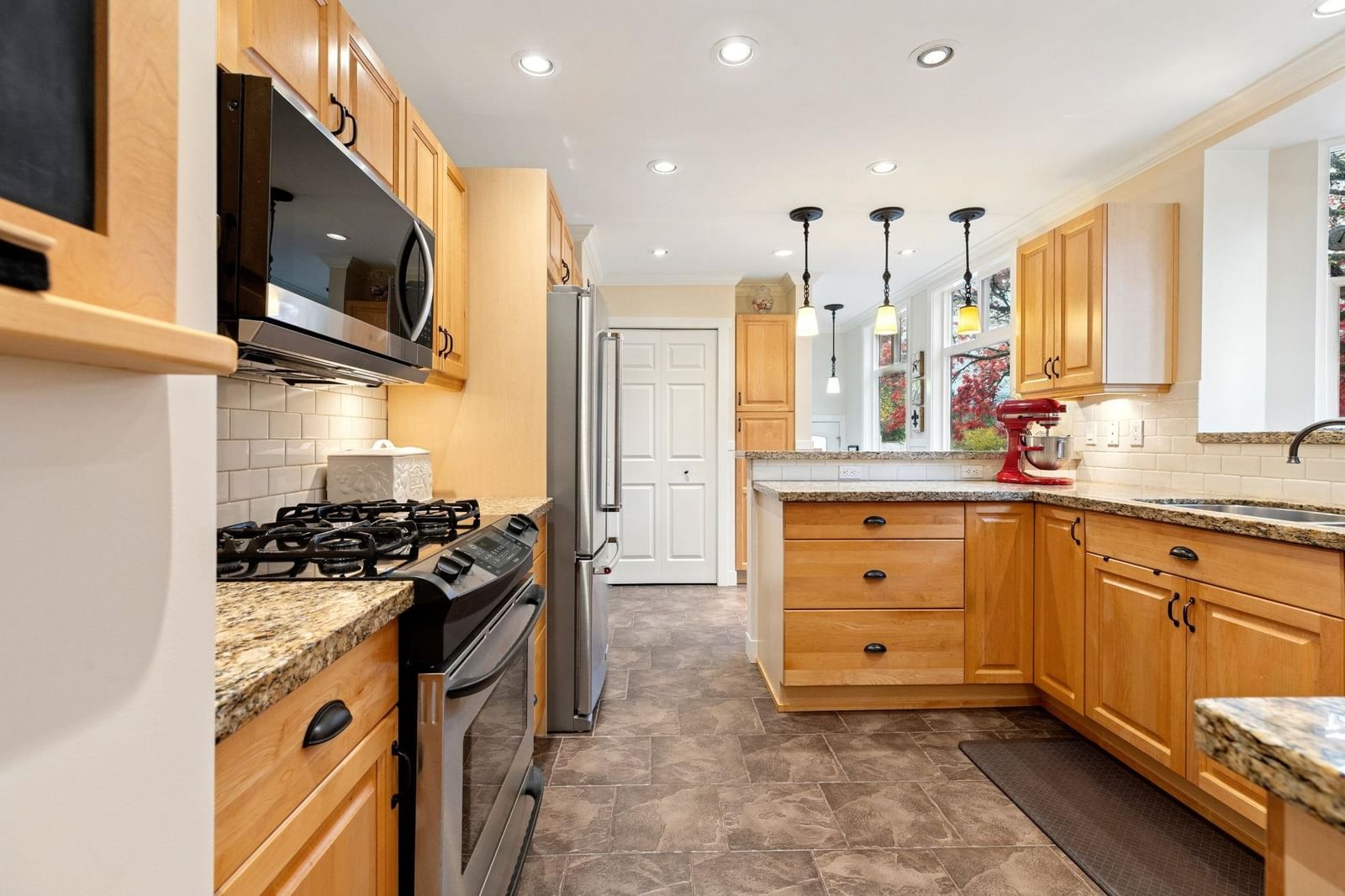 Listing Image 11