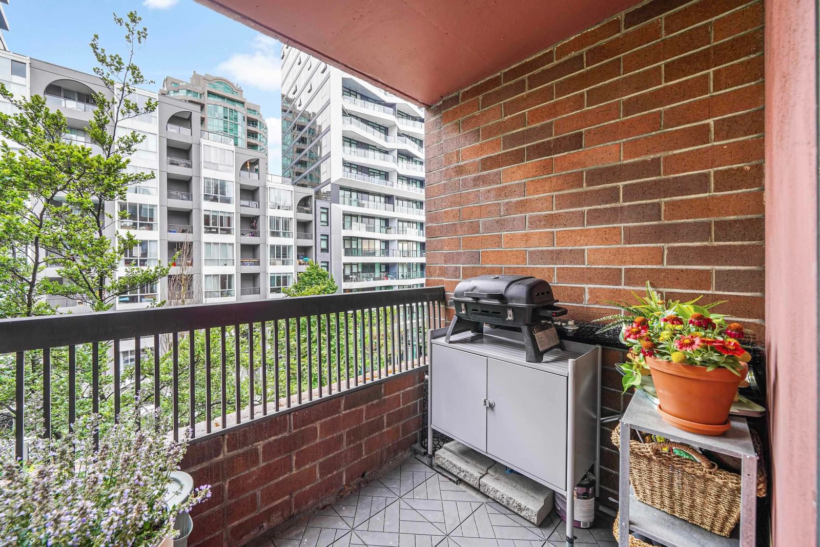 Listing Image 16