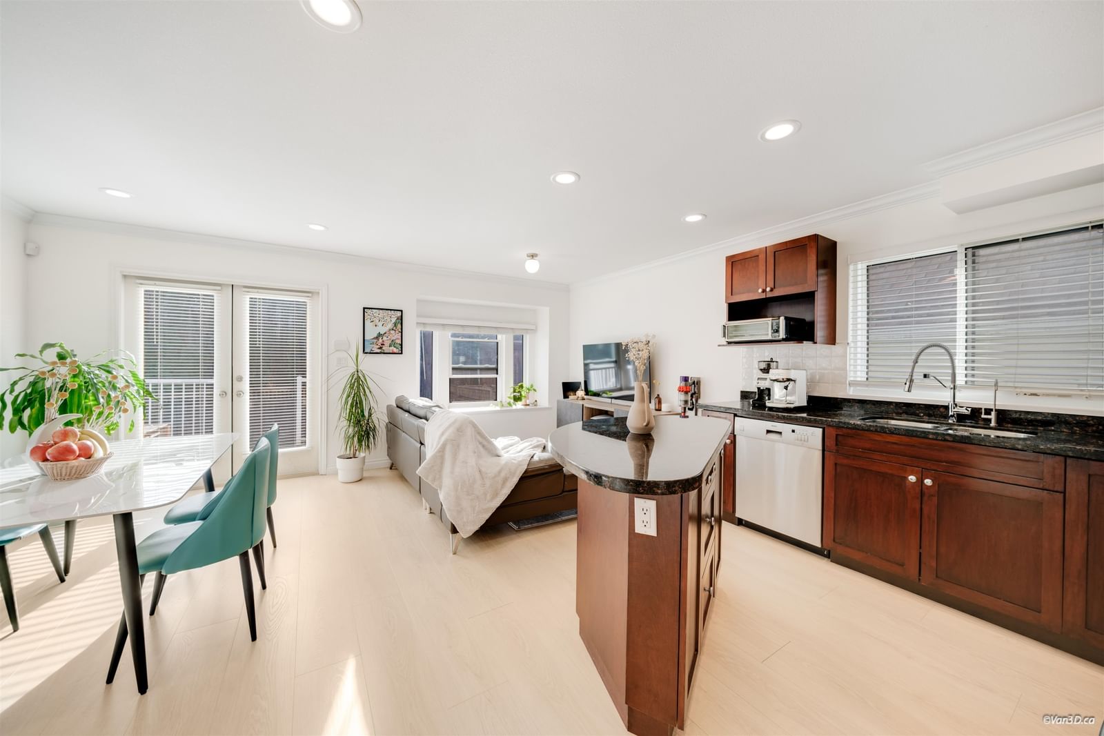 Listing Image 14