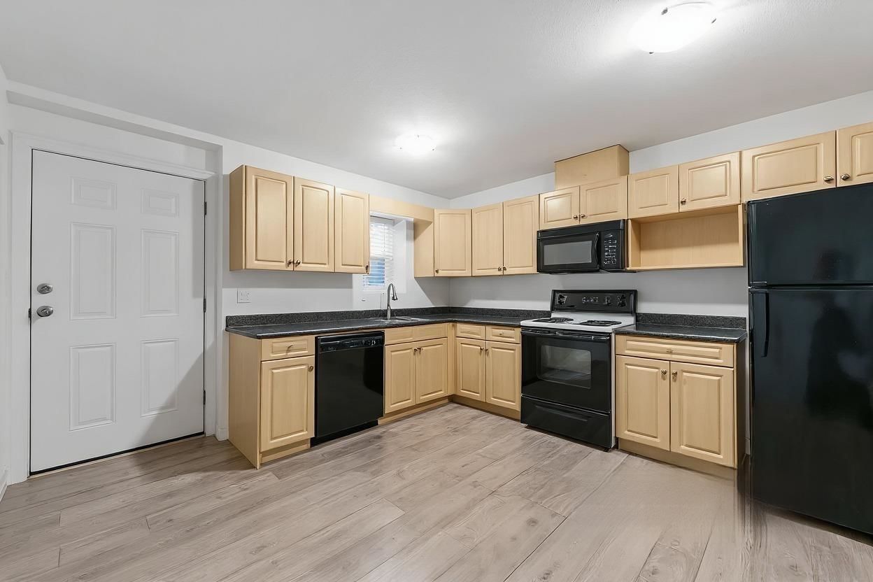 Listing Image 17