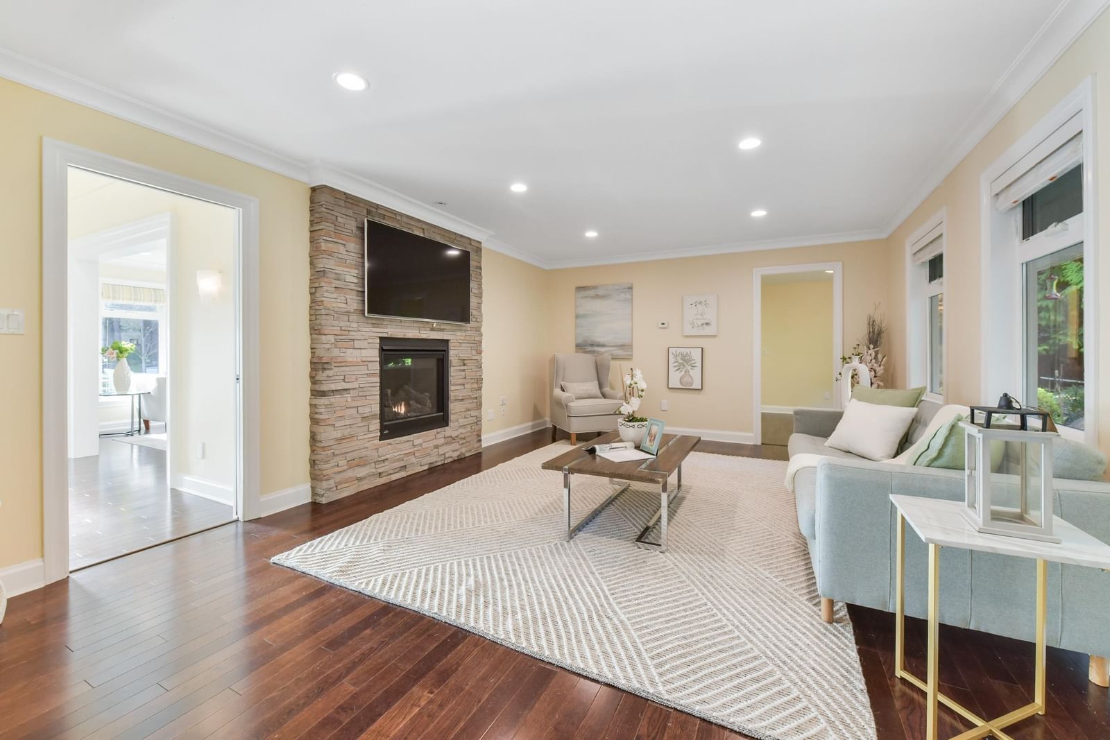Listing Image 12