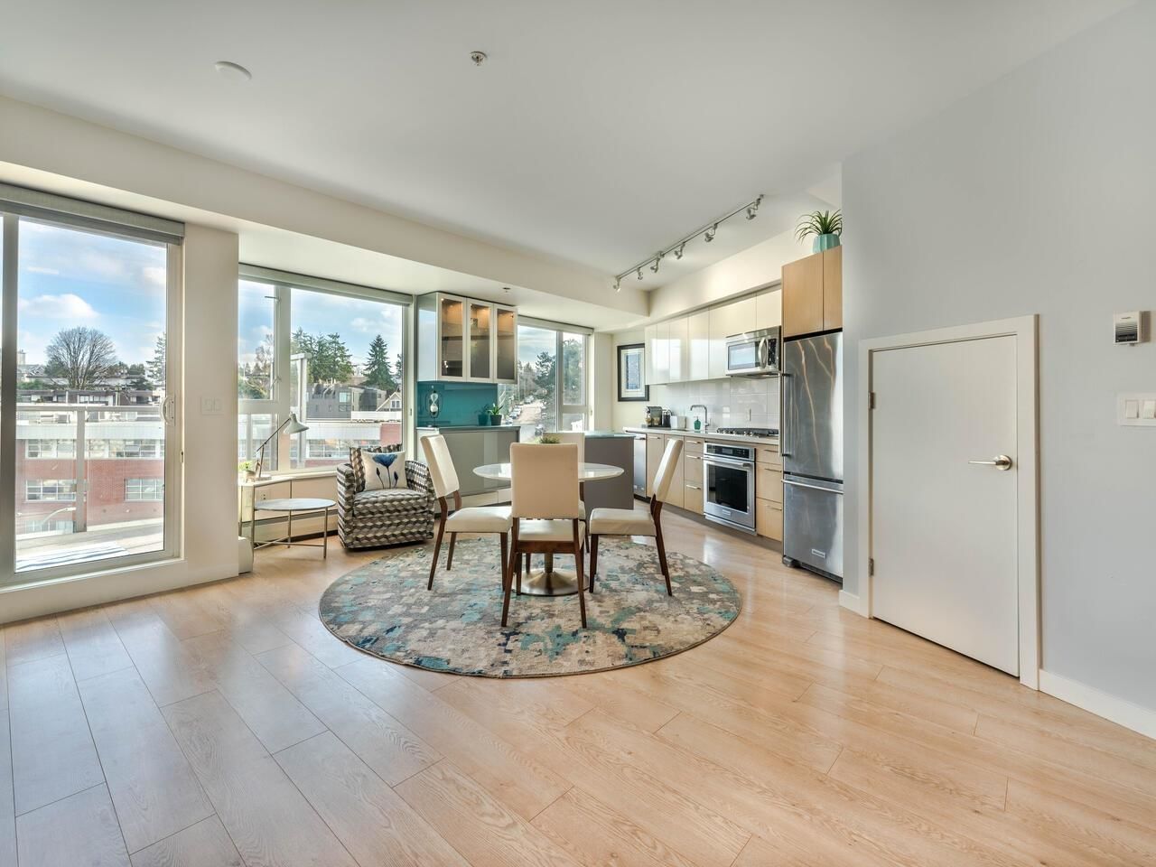 Listing Image 12