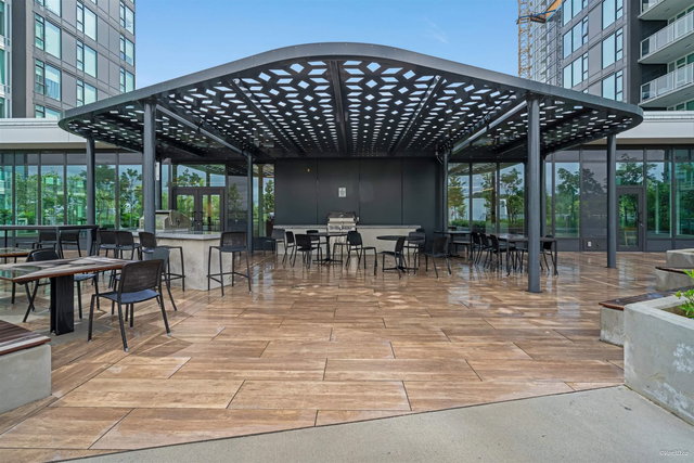 807 - 318 Alderson Avenue