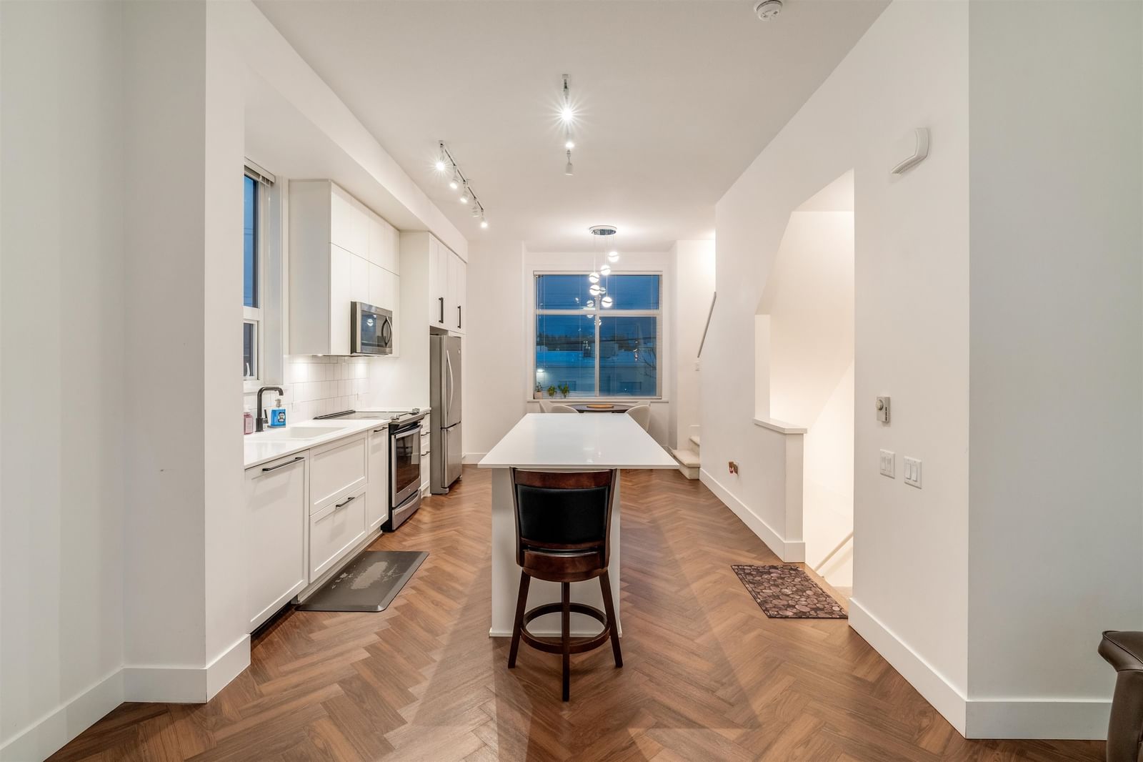 Listing Image 10